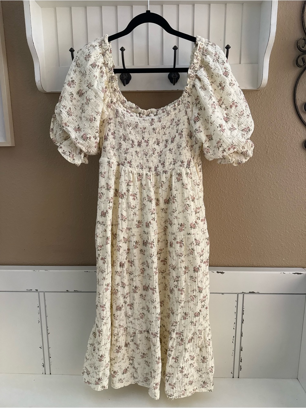 Women’s Cream Floral Puff-Sleeve Dress